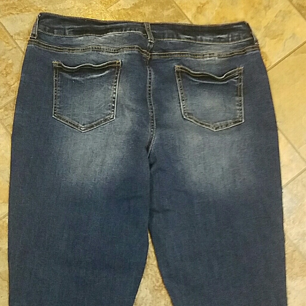 Maurices jeans